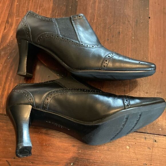 Liz Claiborne Black Yankee FLEX Booties Heeled Shoes - Picture 11 of 12